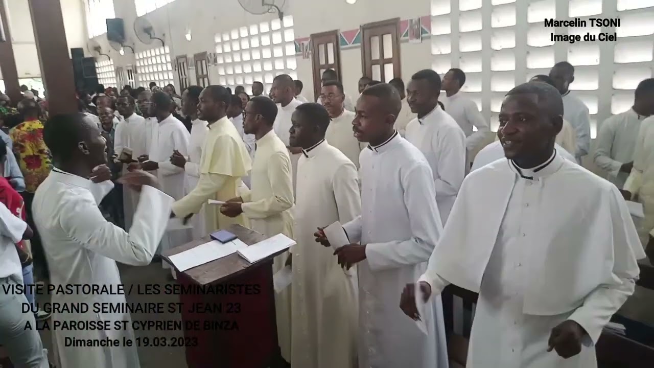 LES SÉMINARISTES DU GRAND SÉMINAIRE ST JEAN 23 A ST CYPRIEN