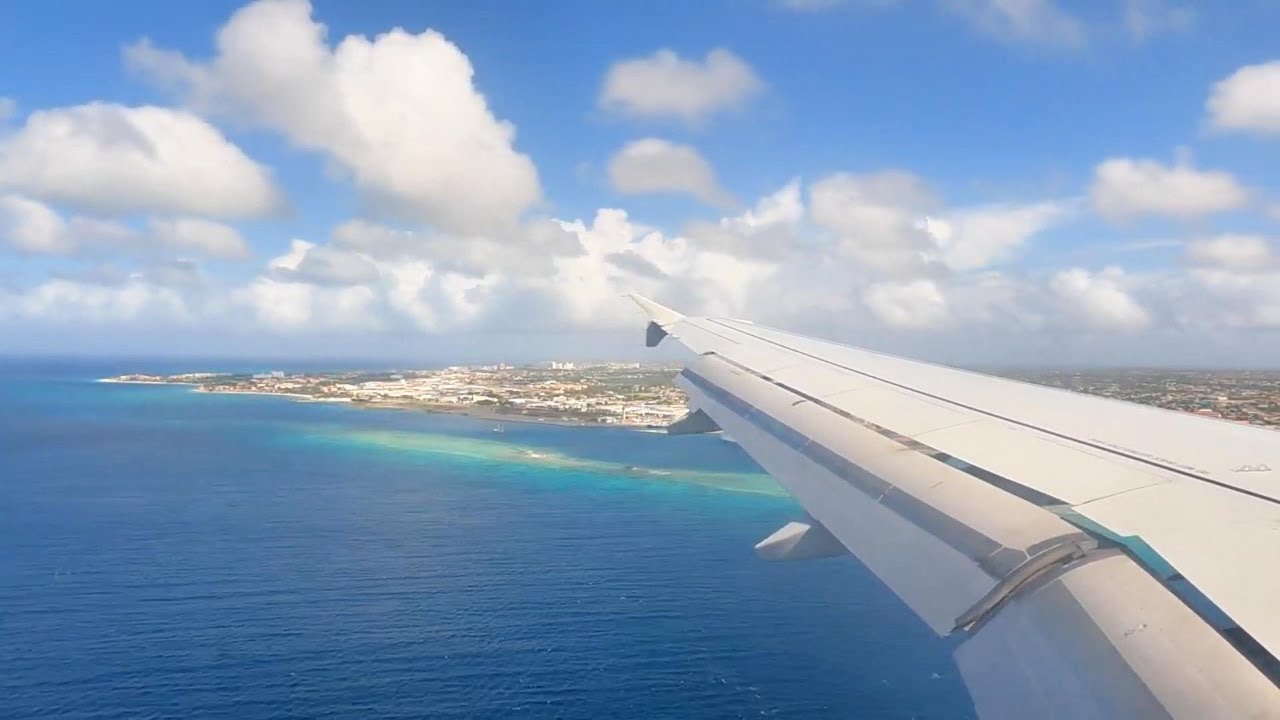 Insane POV Landing at Aruba International Airport (AUA)