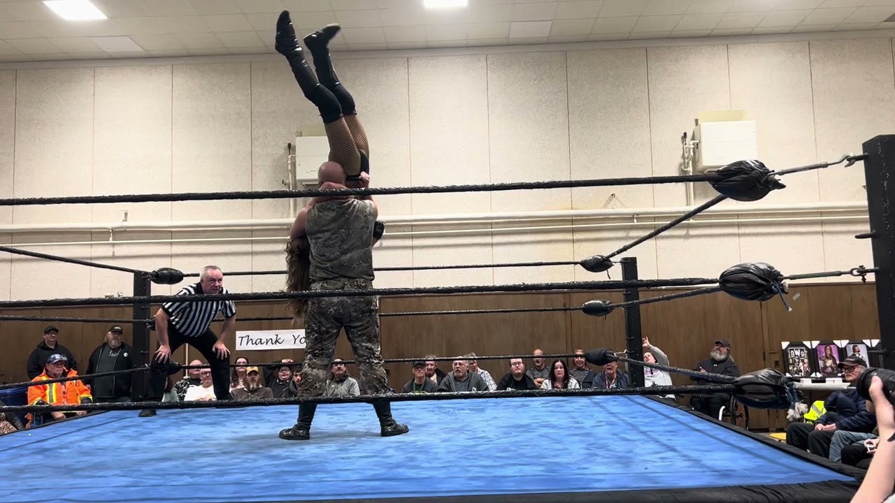 Beaa Moss vs Bruiser Battersby