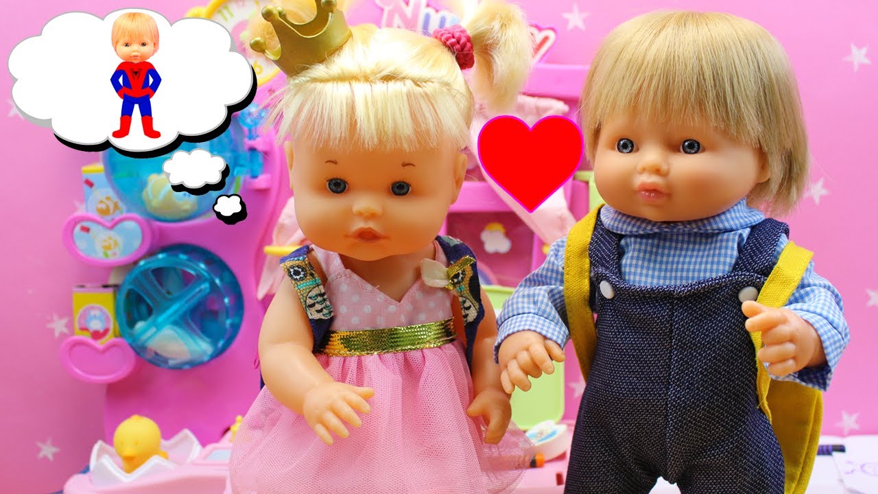 Aventuras de la Bebé Nenuco PRINCESA CUCA enamorada del nuevo niño de clase - Guardería Nenuco