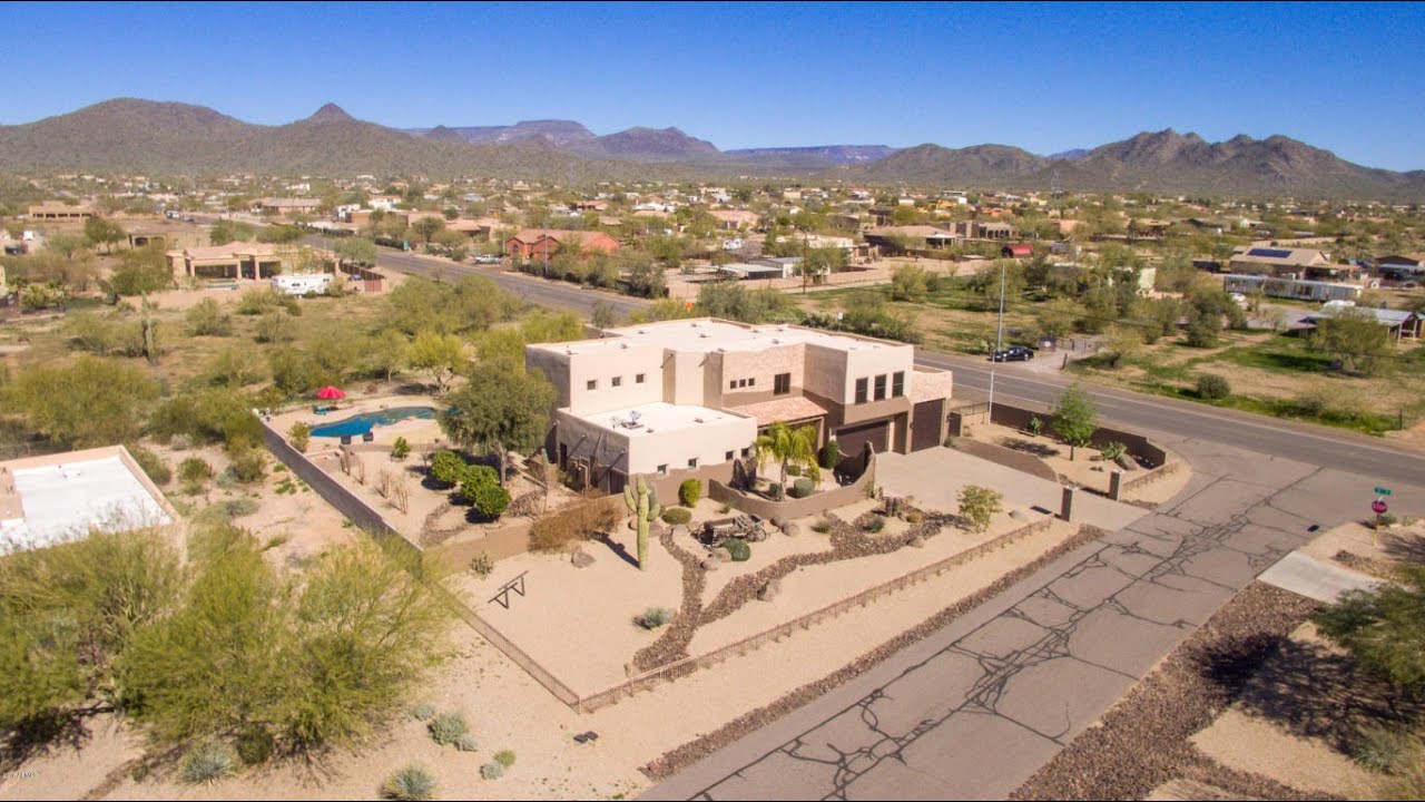 Beautiful Custom Home for Rent in Phoenix on Over an Acre!