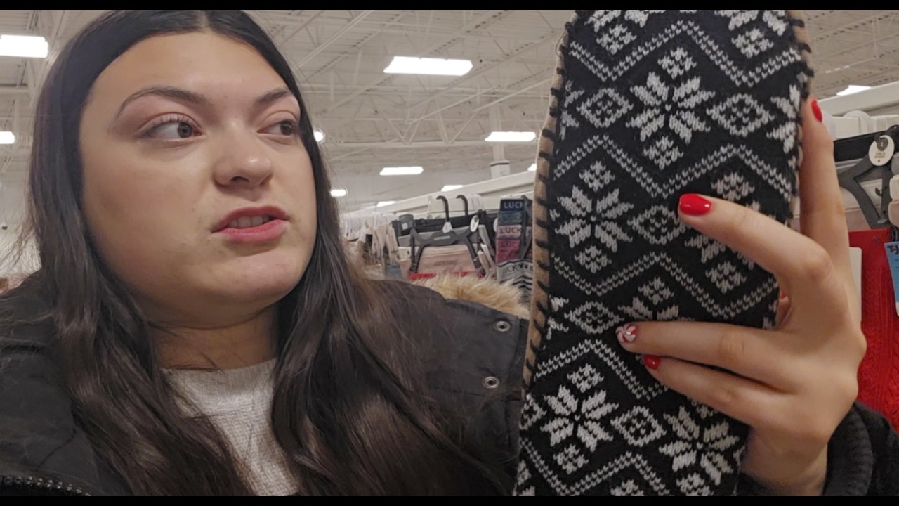 Lets go Christmas Shopping! | Vlogmas Day 22