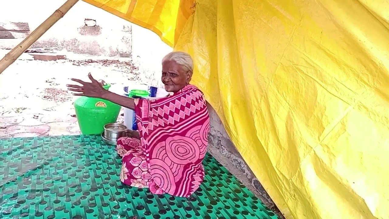 வீடு இல்லை என்று தவிக்கும் சாவித்திரி பாட்டி Savitri Patti is suffering because she has no home