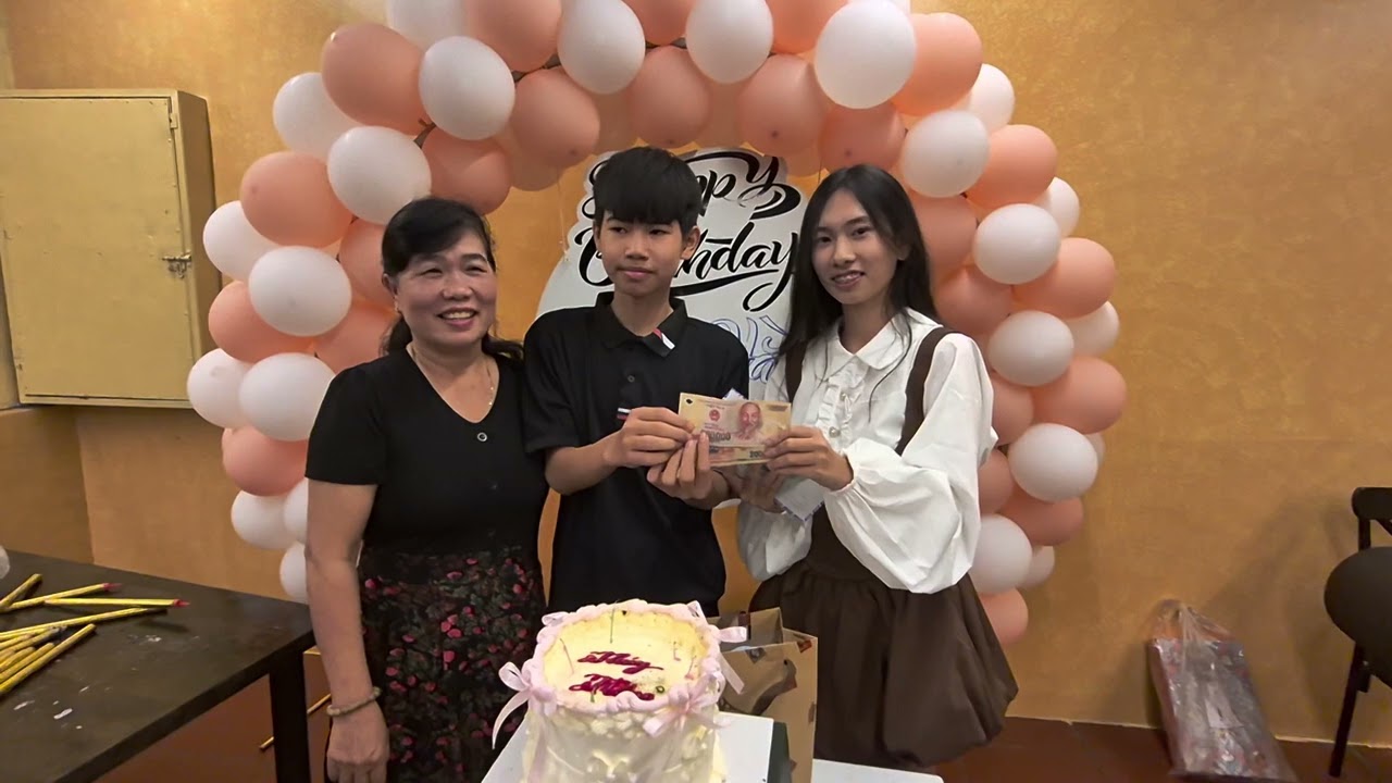 Mừng Sinh nhật Thúy Hằng 18 tuổi