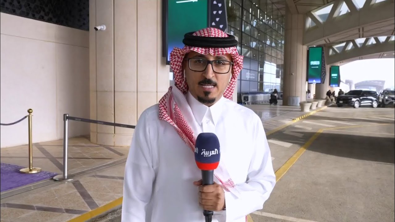 عبدالرحمن العصيمي يتجول داخل صالة 2 في مطار الرياض عقب انتهاء عمليات التطوير وإعادة افتتاحها
