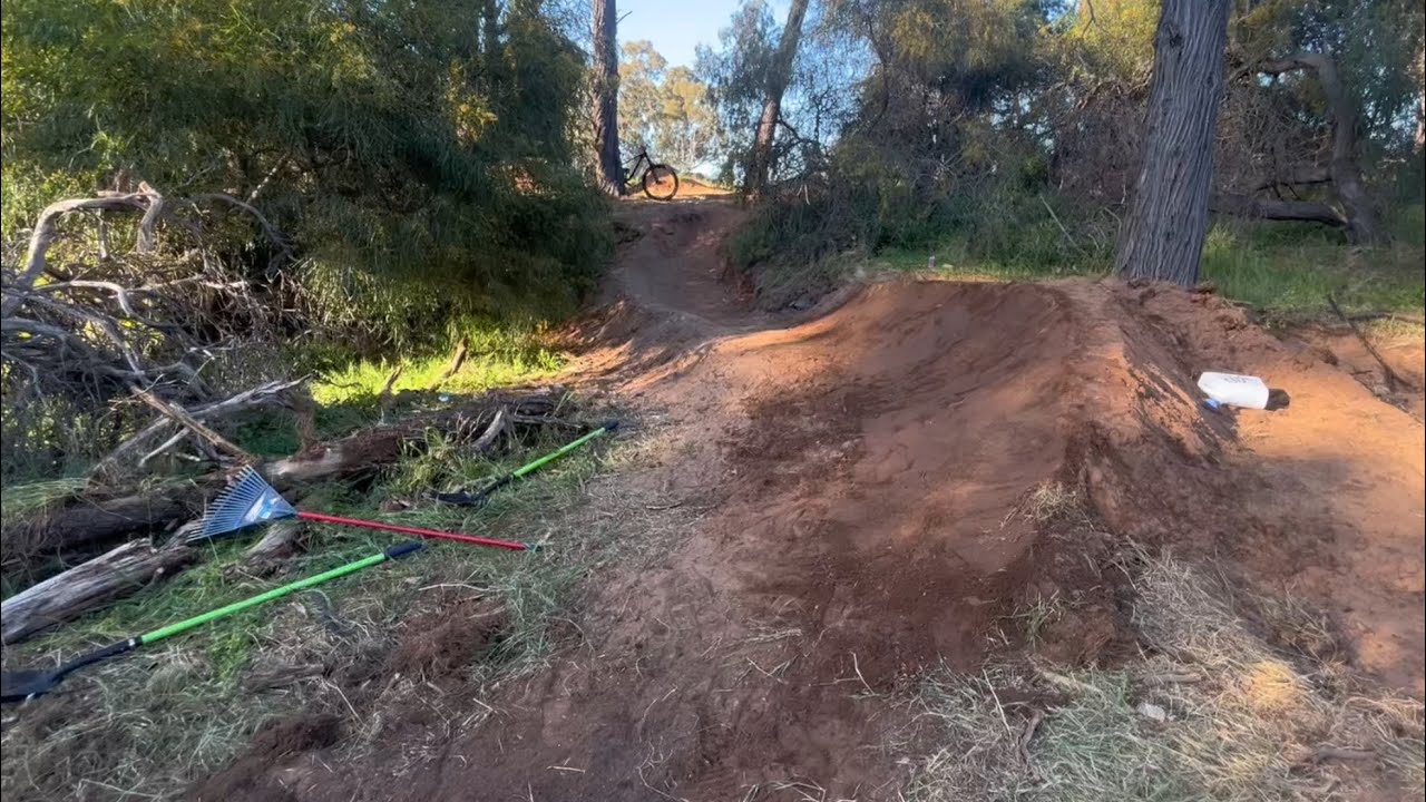 new mtb berm line build! ( build + ride )