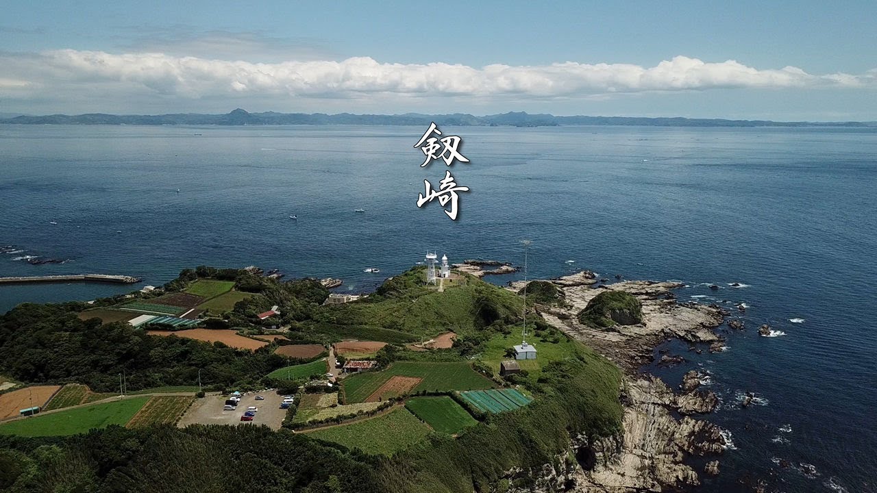 「白亜の剱崎灯台 と 紺碧の海」 神奈川県 三浦市 南下浦町 松輪 4k ドローン 空撮