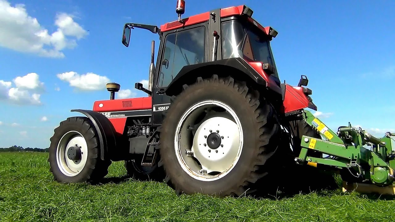 Case International 1056XL met Krone EasyCut
