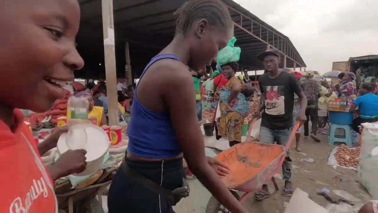 Shopping at the TRINTA Market in Luanda - Angola, Compras no mercado de TRINTA em Luanda - Angola
