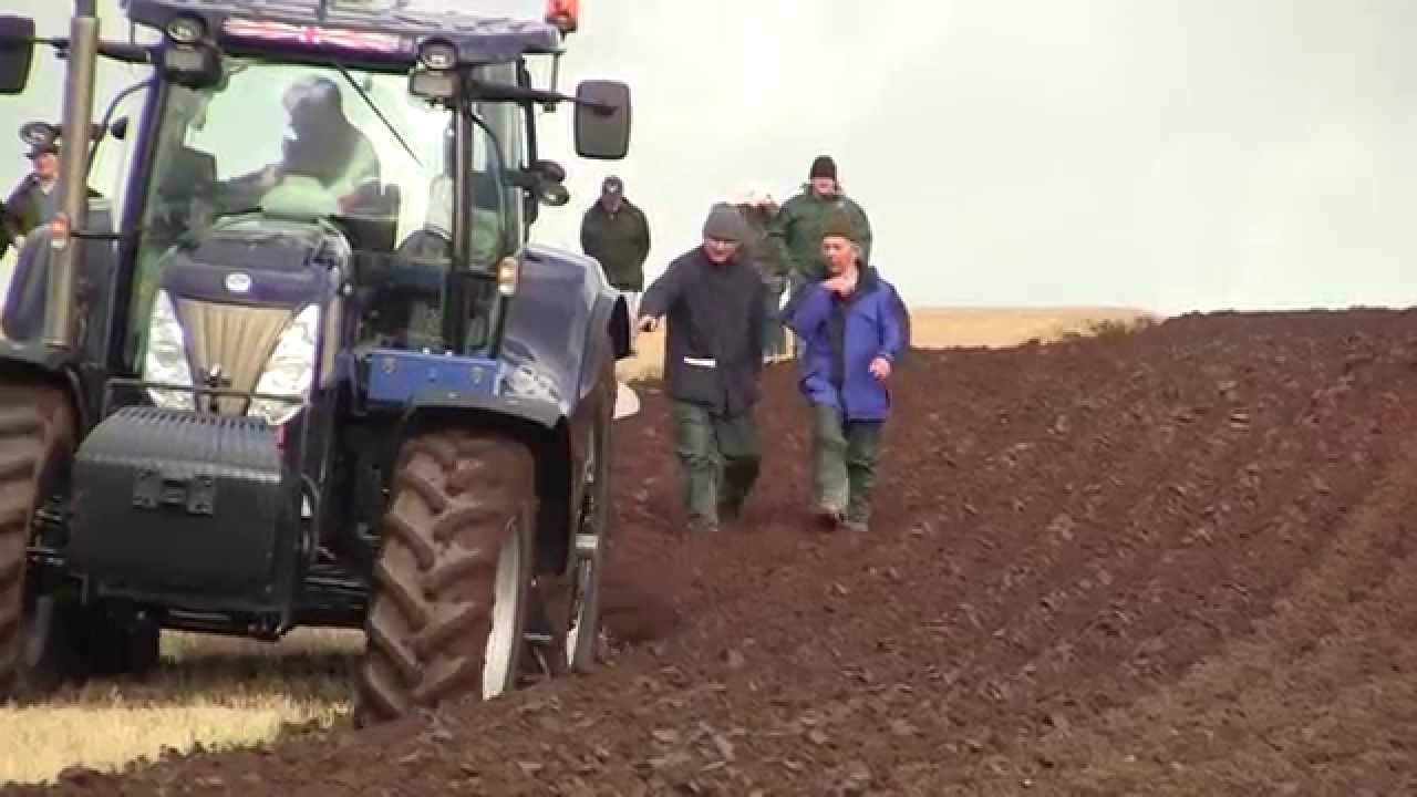 New Holland T7.270 tractor with Kuhn Vari-Leader 7 furrow plough.