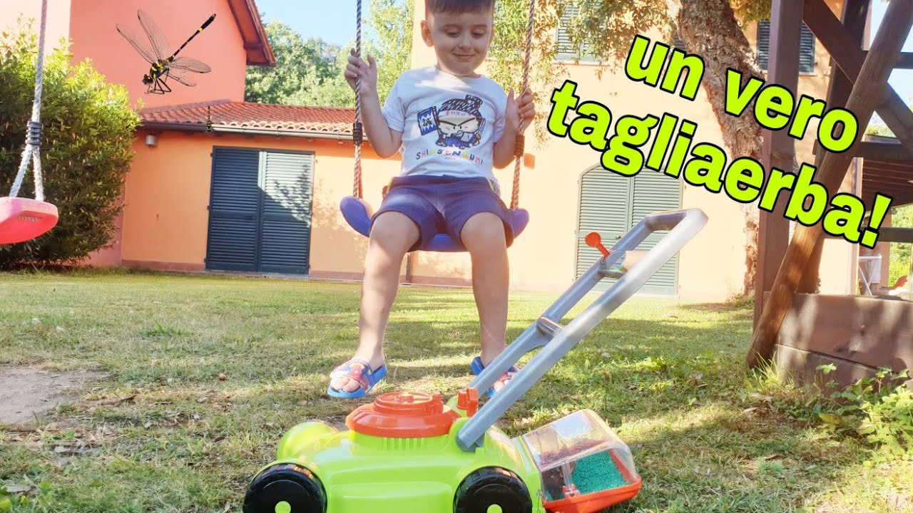 Damiano giardiniere: sistemiamo il prato con il tagliaerba!