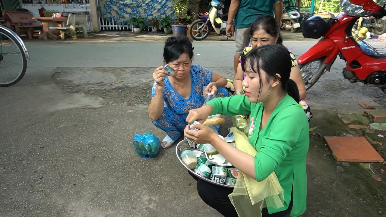 Bà Con Cô Bác Xúm Lại Ủng Hộ Mâm Bánh Bèo Nhiệt Tình Bán không kịp nghỉ tay - Tập 263
