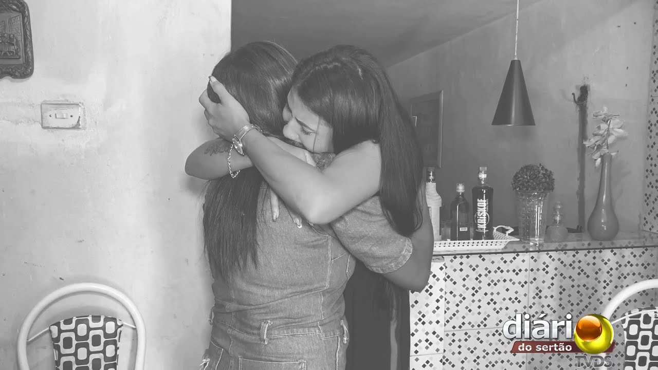 Emocionada, jovem de Piancó, adotada ainda bebê, reencontra mãe biológica em Uiraúna após 20 anos