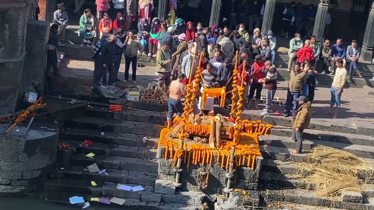 尼泊爾燒屍廟，是世界知名的旅遊景點，也是印度教信徒的人生終點站，看看實拍的鏡頭