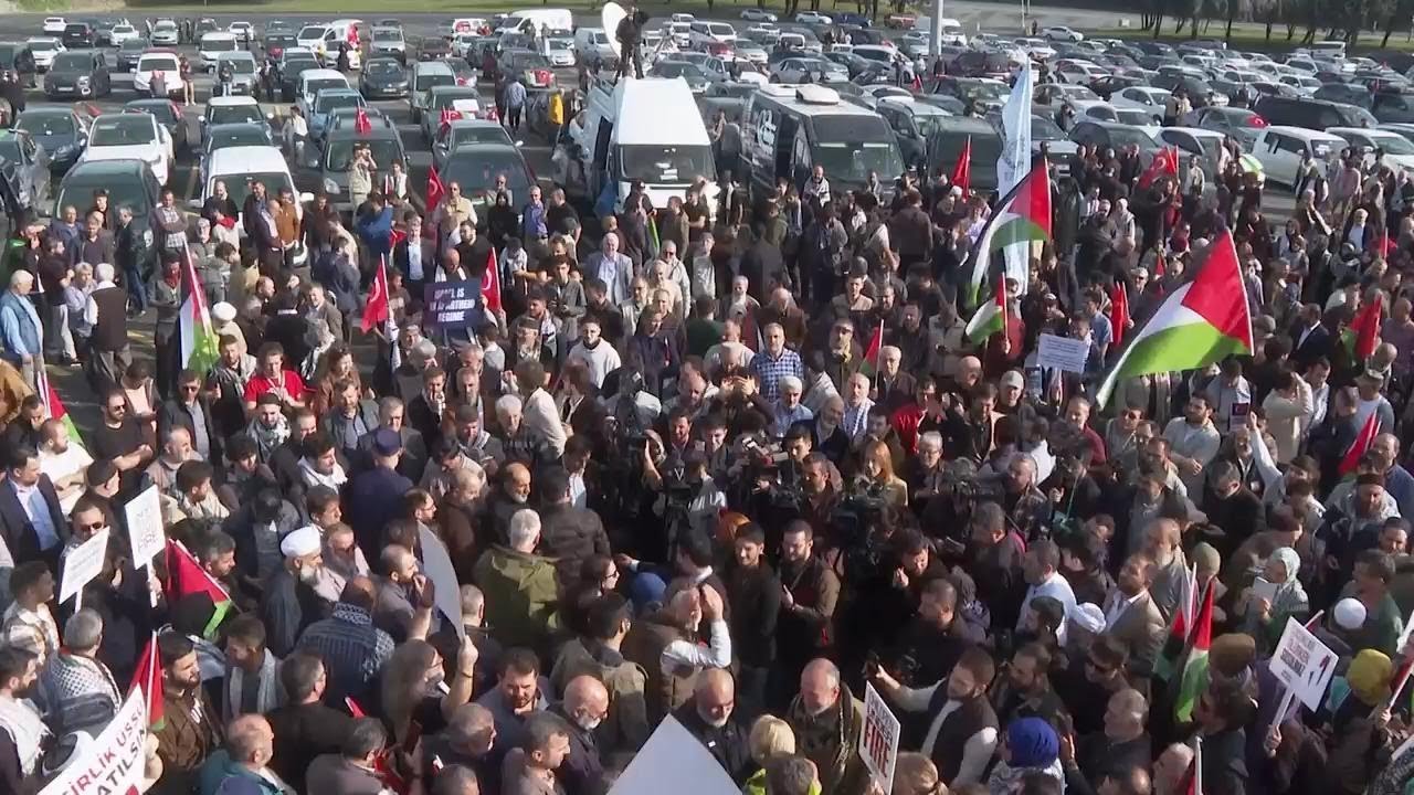 Pro-Palestinian convoy leaves Istanbul for U.S airbase