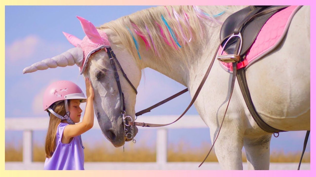 MINUNATII ❌ AVA LUCIA - UNICORN (videoclip oficial)
