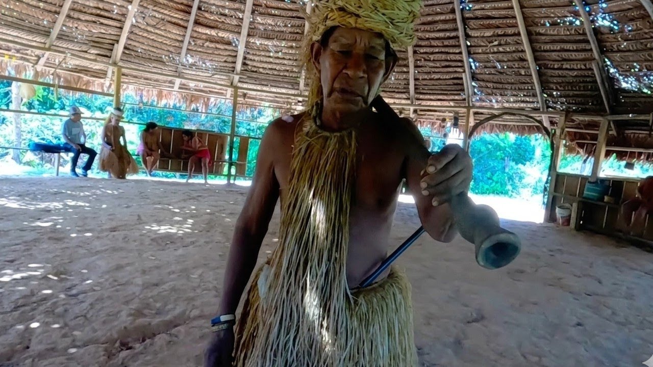 “Así vive la Tribu Yaguas en Iquitos 🇵🇪😱 | Pueblo Padre Cocha y su Magia Amazónica”
