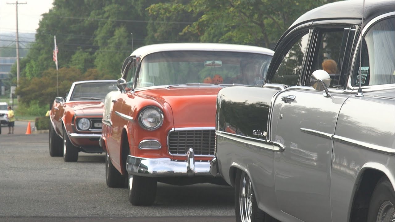 Eastwood's Summer Classic 2016 - Hundreds of Cars Rolling into the Show!