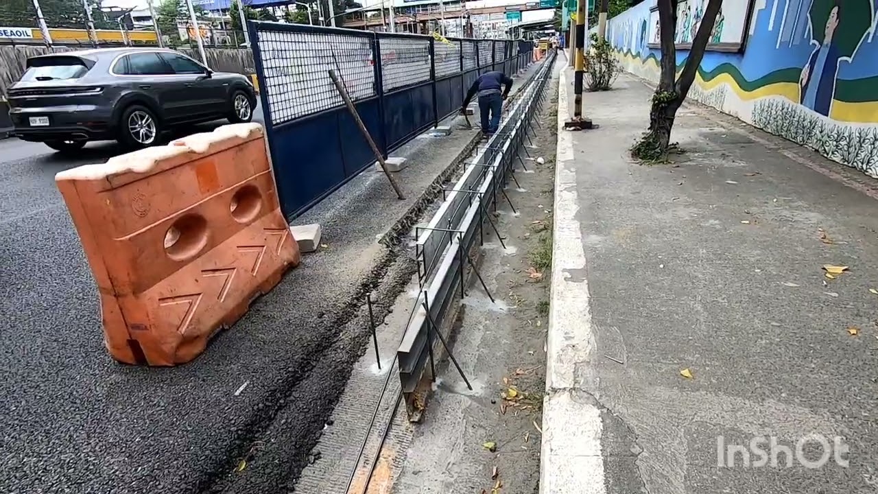 SIMULA NG MAS MALAPAD AT PAGGANDA NG SIDEWALK!NILAGYAN NA NG LANE MARKINGS!EDSA REBUILDING!