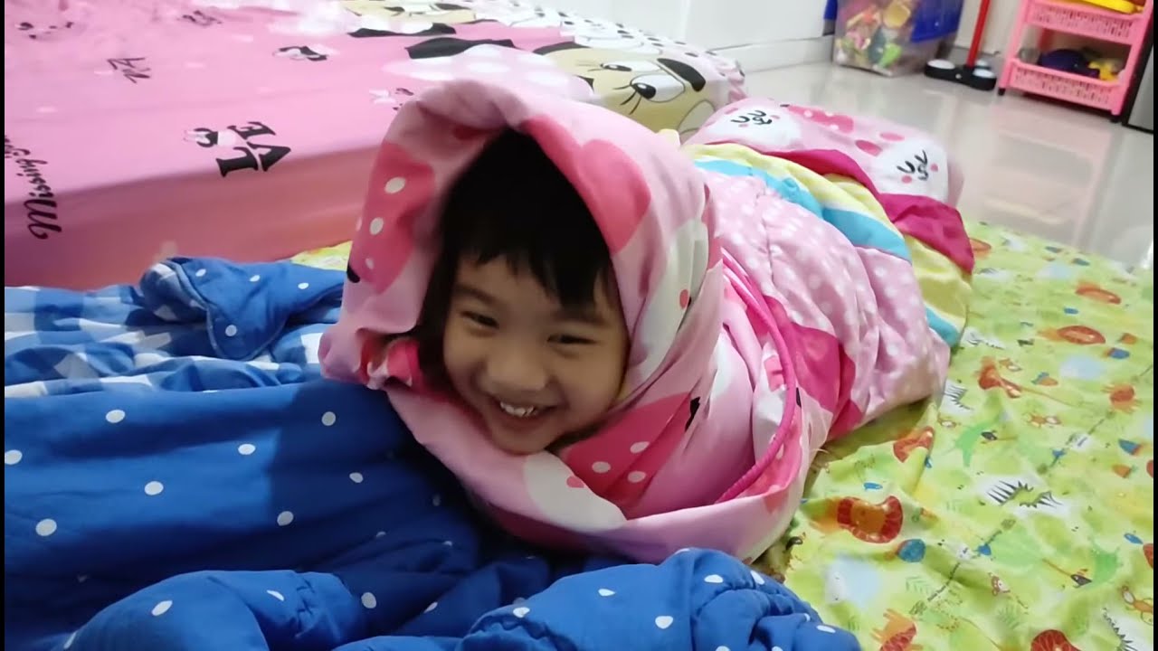 Kenzie dan Keyzia : Challenge minta dibedong seperti baby👶😂 koko lucu  minta tolong dede bukain 😜🤣