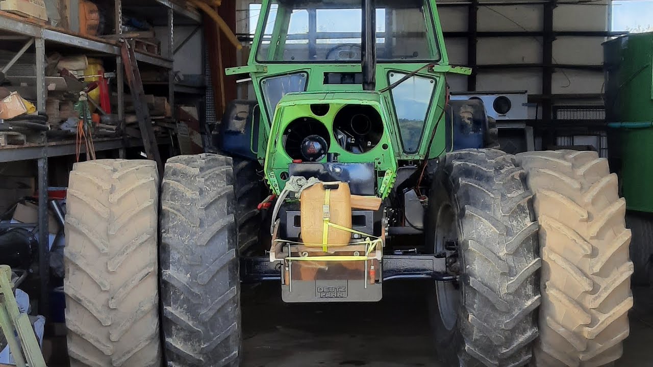 Restaurierung Deutz-Fahr DX 8.30. Getriebeprobleme; DX8.30 zieht den Agrotron 215 hinter sich her.