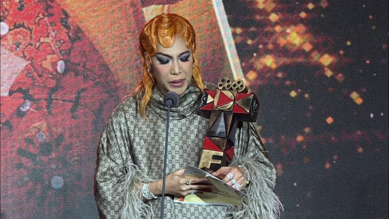 VICE GANDA EMOTIONAL NA TINANGGAP ANG KANYANG BEST ACTOR TROPHY SA MMFF2025 GABI NG PARANGAL