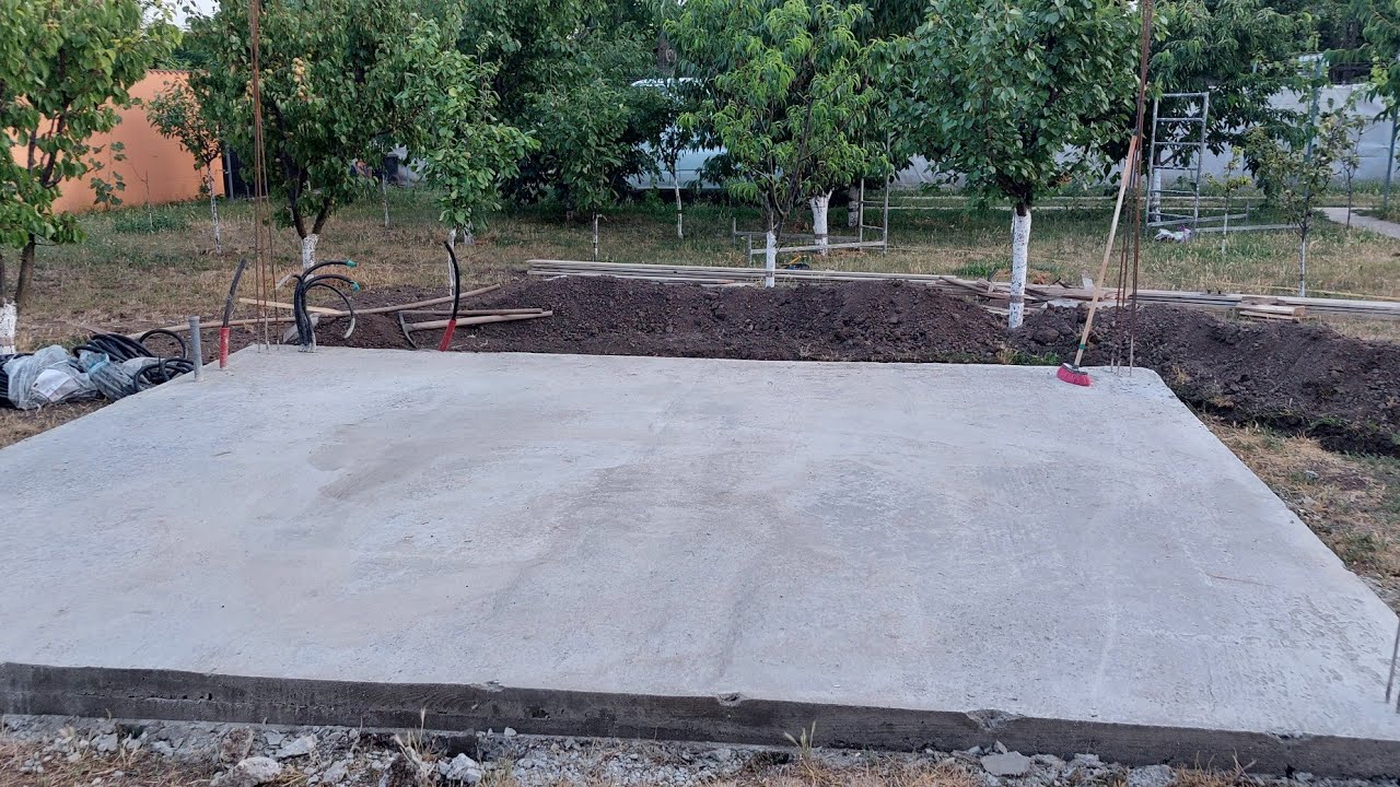 Construcție foișor.Ep 4/Turnare placă + săpare șanț curent electric