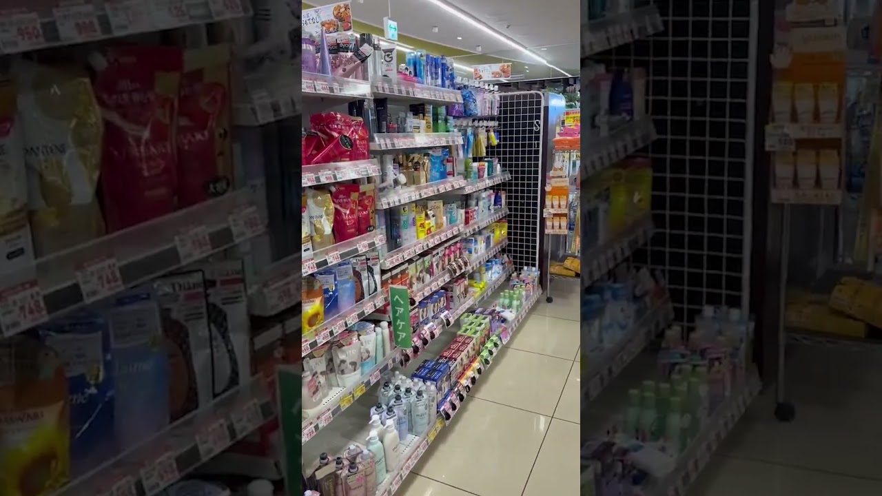 Powerful Japan Earthquake Shakes Traffic Lights and Supermarket Shelves #shorts