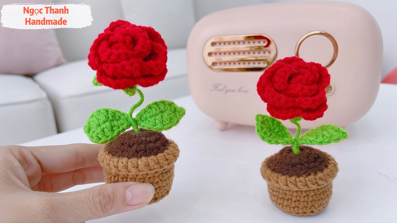 #91 - Móc chậu hoa hồng 🌹 bằng len/ Ngọc Thanh Handmade 💕| How to crochet a rose plant with wool?
