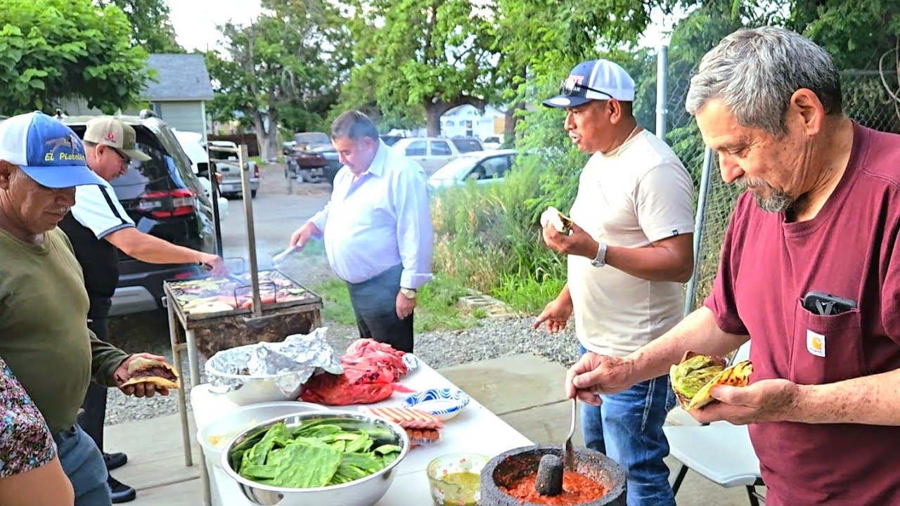 haremos Carne Asada Nopales tortillas calientes y salsa De molcajete para disfrutar algo bien 👍