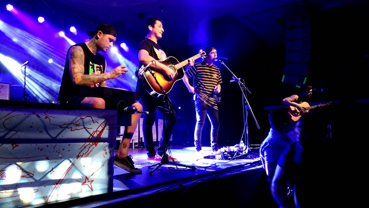 Pierce The Veil - Kissing In Cars (Acoustic) Live 16/08/2016