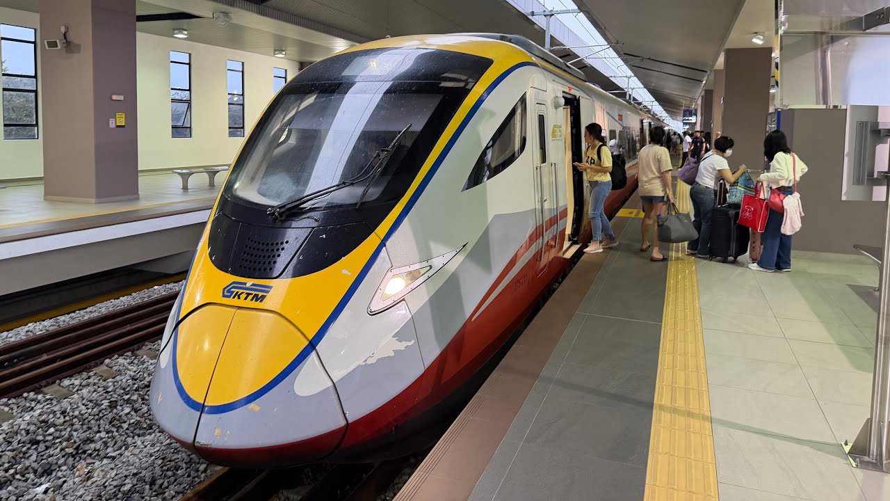 KTM ETS Class 93 (ETS 211): Kluang to Renggam. 