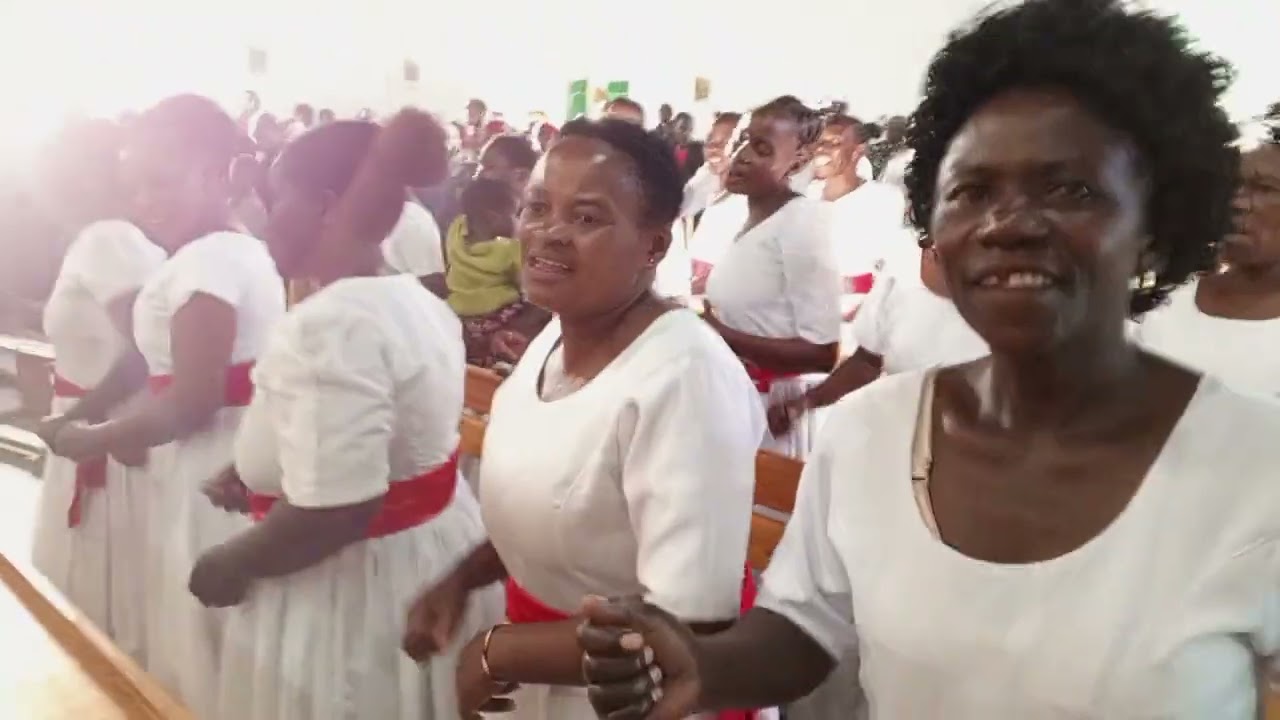 Tazama Wimbo mzuri wa Jubilei Miaka 125 Jimbo Iringa -Shirikisho la Kwaya Parokia ya Nyakipambo
