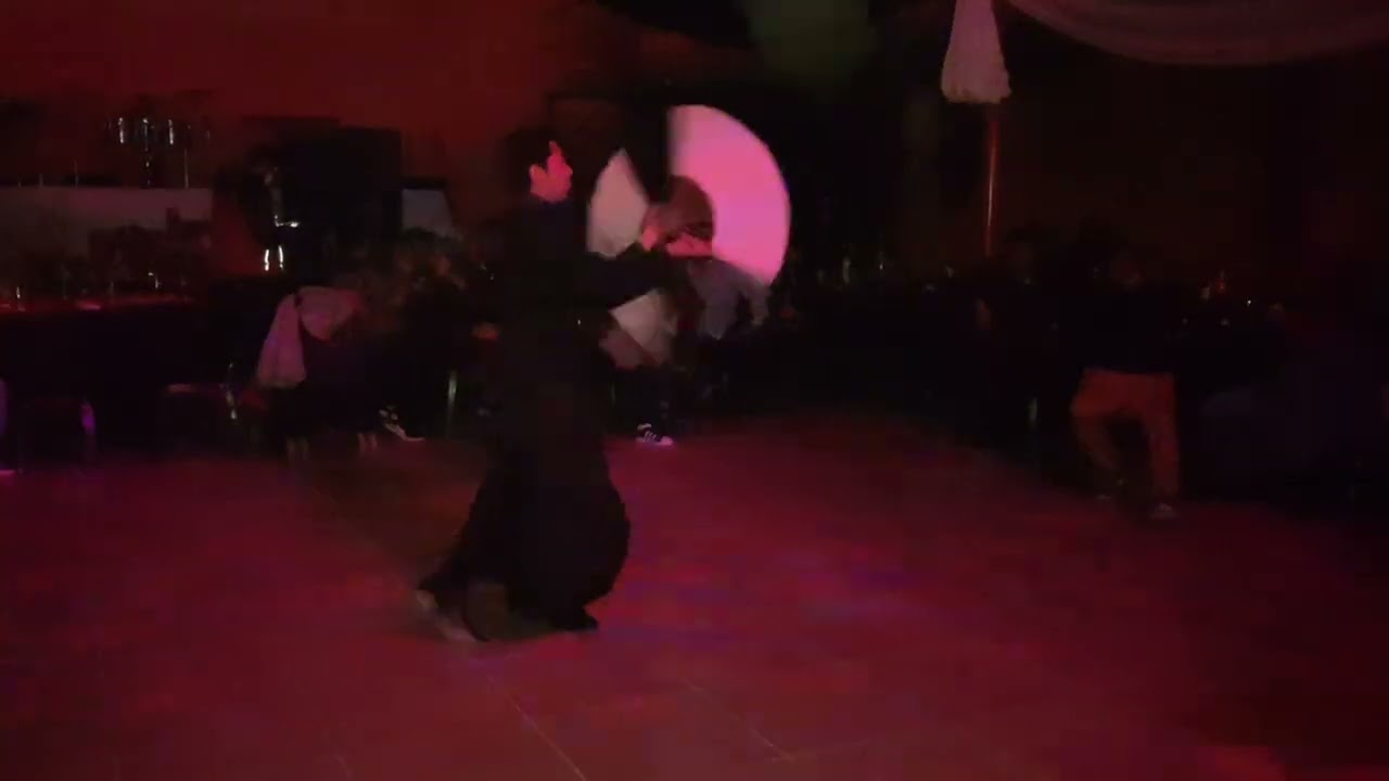 Loco Mía: Loco Mía Fan bailando 