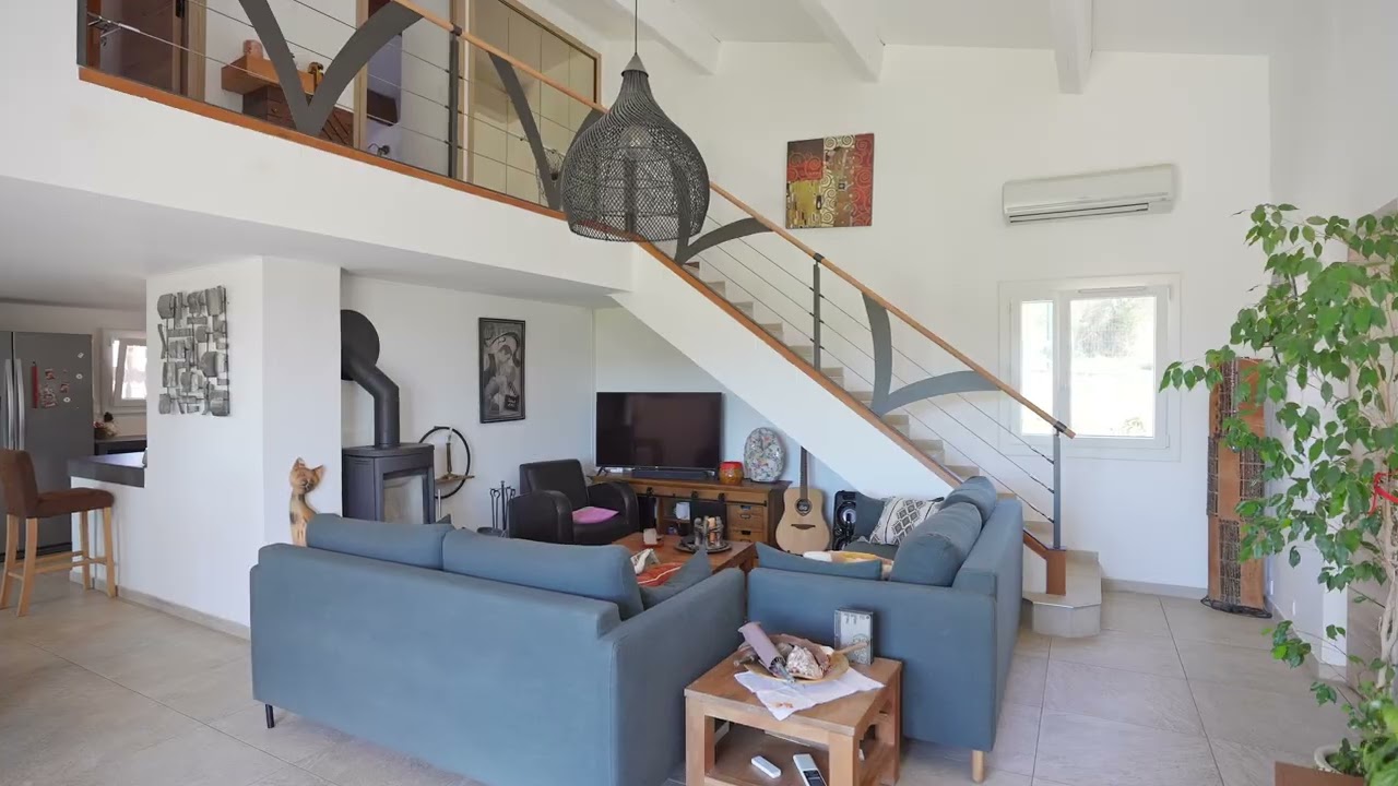 5816-SJO - La Verdi&egrave;re (83560)- Villa enti&egrave;rement r&eacute;nov&eacute;e- 3111m2 - piscine sel 8X4- 2 anne...