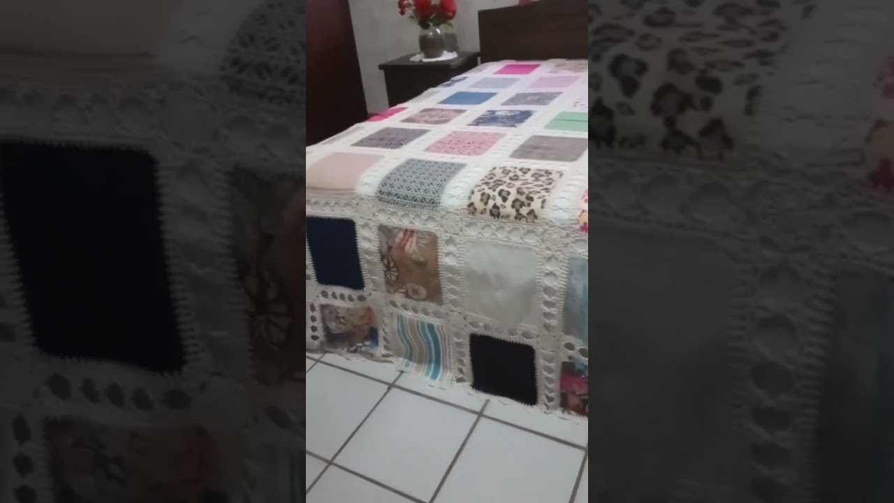 #colcha de retalhos com croch&ecirc;, na casa da cliente e amiga Marinalva Fereira