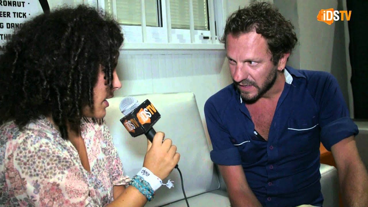 Tom Barman dos dEUS Entrevista em Paredes de Coura