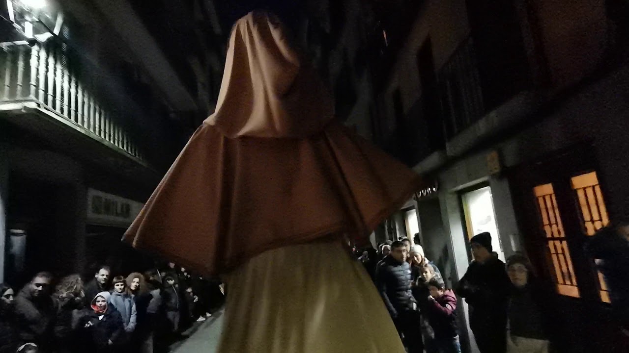 Pasacalles Gigantes De Tolosa Doña Catalina De Tapia Y Domenjón González De Andia El 5 De Enero