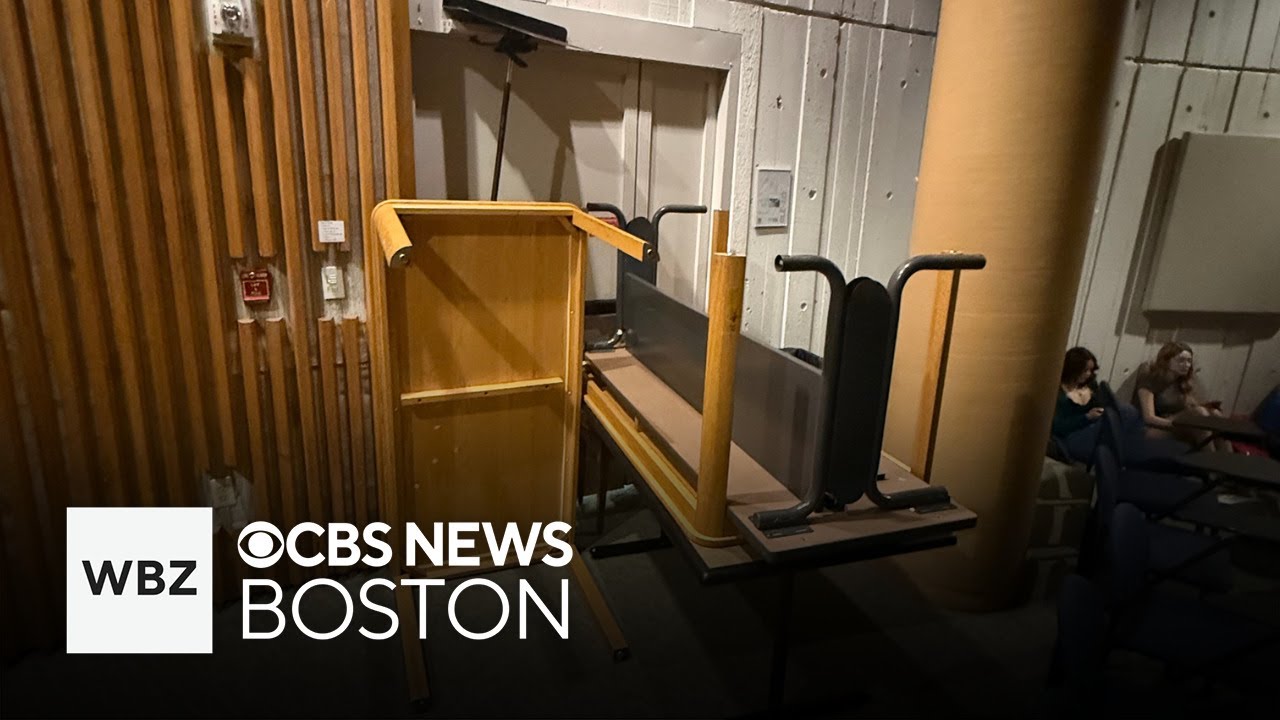 UMass Lowell students barricade classroom door during lockdown