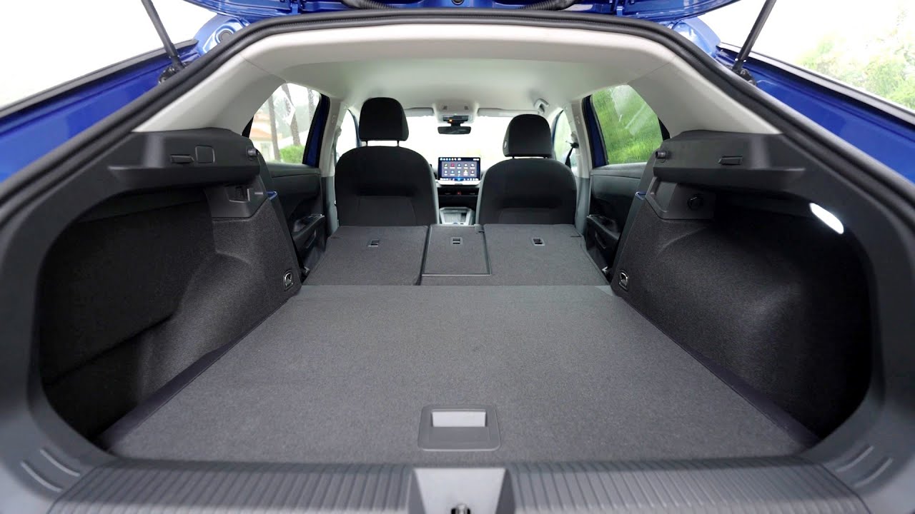 New Volkswagen T-Roc 2026 | Interior, practicality