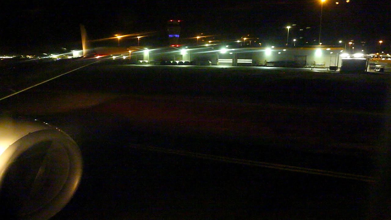 Qantas Boeing 737 Landing - Adelaide (QF 749)