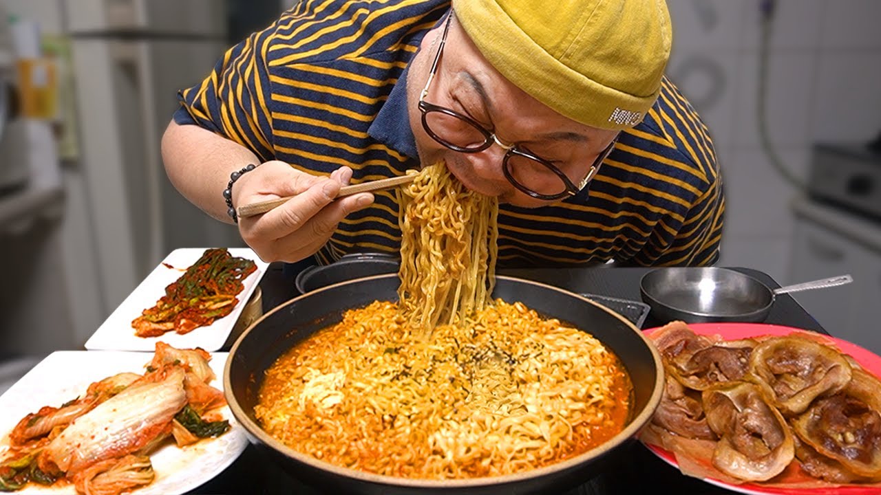 요즘 핫한 장칼국수! 불닭과 멸칼의 조합, 냉삼과 김치는 최고의 궁합!│Spicy Noodle Soup&Pork Belly Kimchi Mukbang Eatingshow