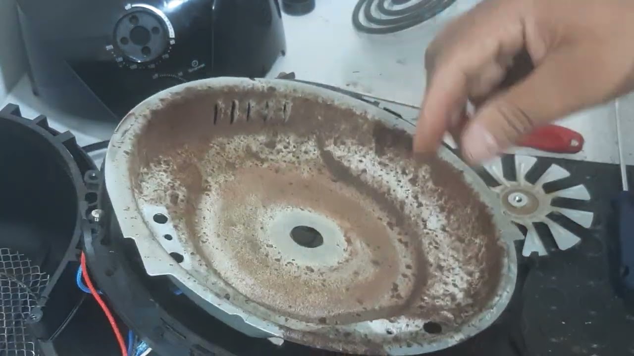 Como retira as duas ventoinha, da air fryer. e o fusível.