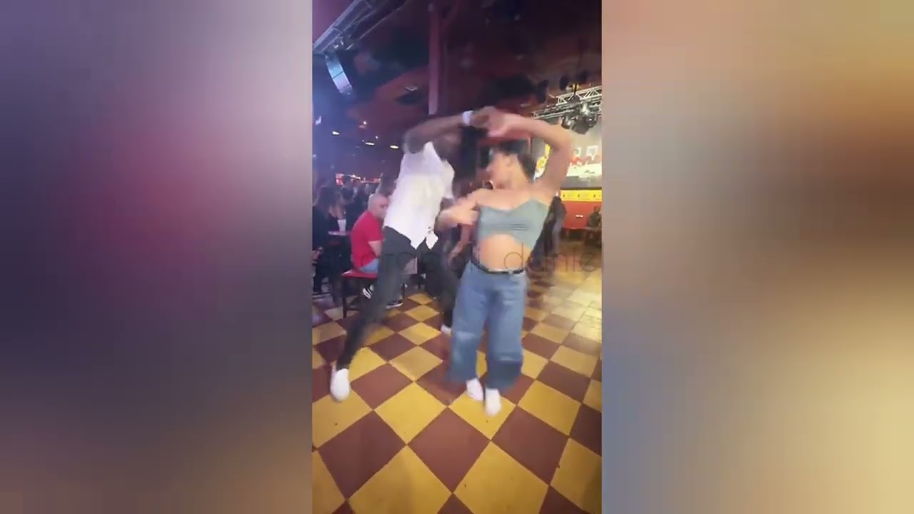 bailando con daniela 🇨🇴 en la topa tolondra