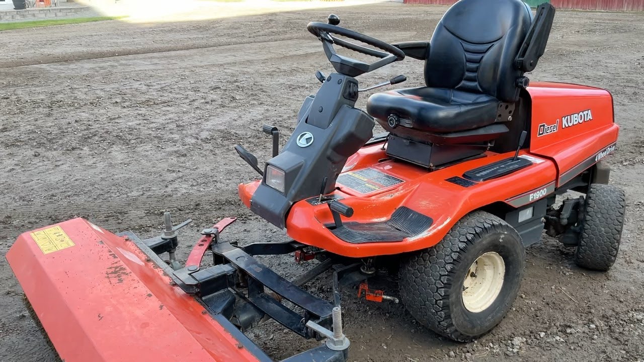 Köp Gräsklippare Kubota F1900 4wd med sopvals på Klaravik