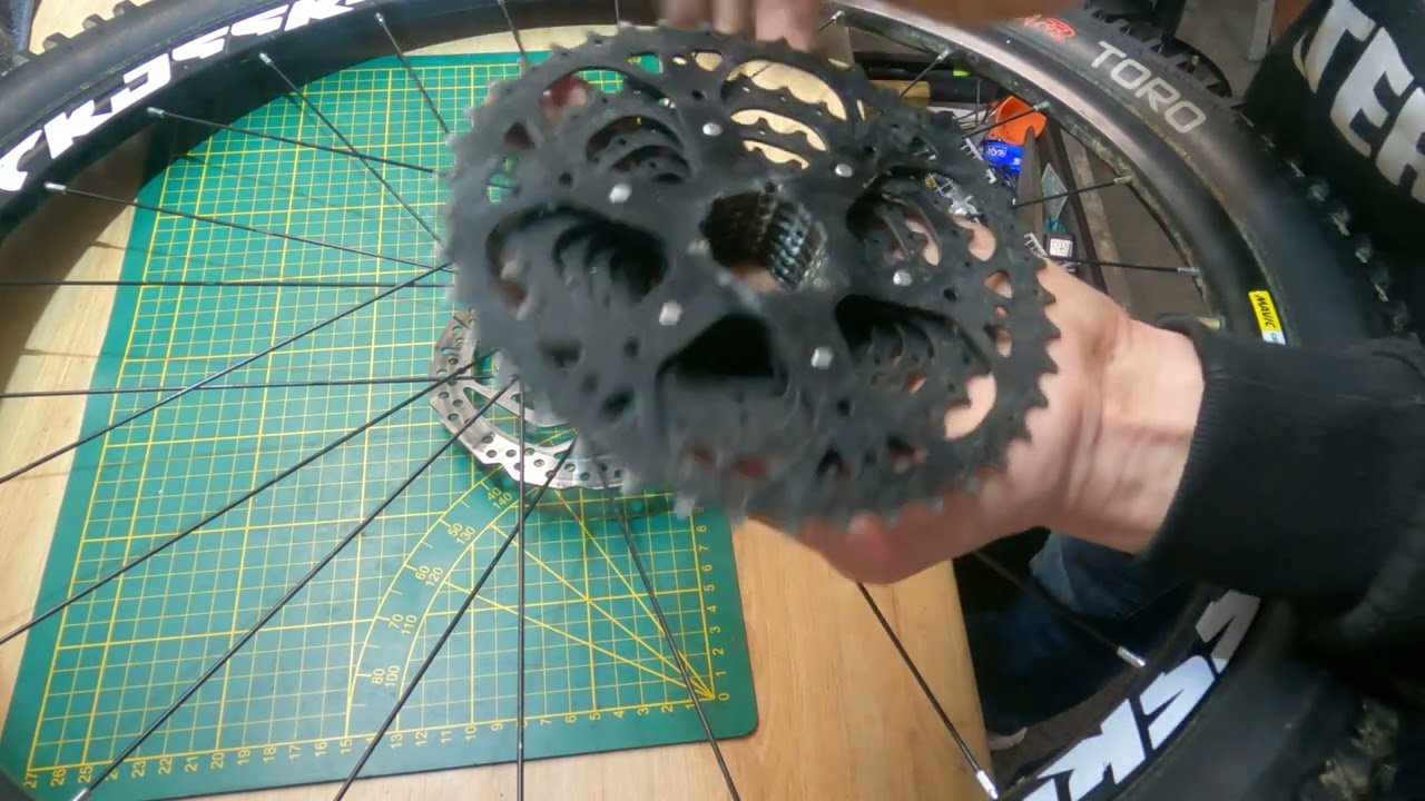 Montage transmission 1x10 vtt ST530S  (Désolé pour le son qui délire merci go pro!!!)