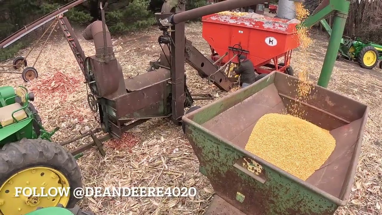 John Deere 730 shelling corn  4K