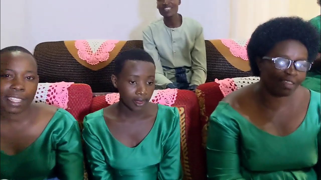 CHORALE ABAGWANEZA KUMUNSI WO GUSHIMA IMANA IBYISHIMO BARI BAFITE