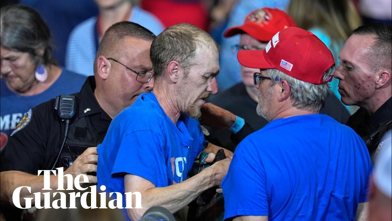 Protesters disrupt Donald Trump's South Carolina rally