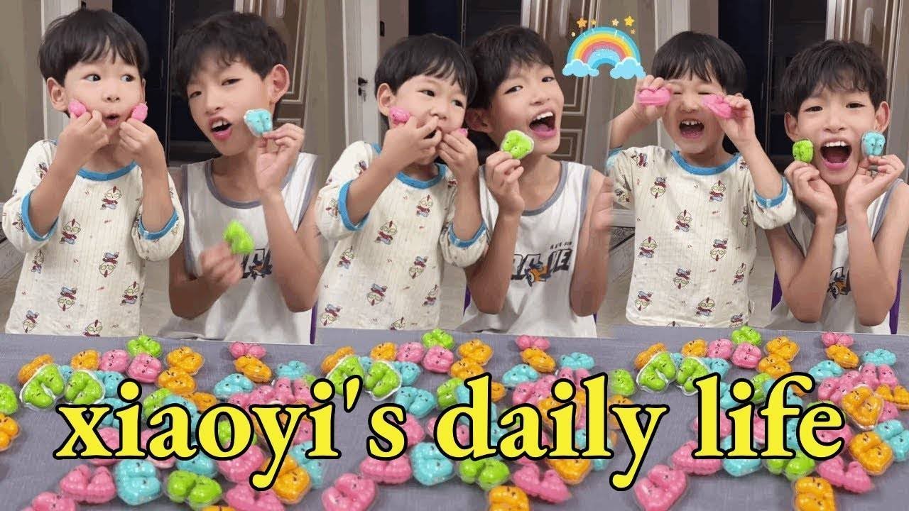 Xiaoyi And His Brother Were Beaten To Tears By Smelly Feet!